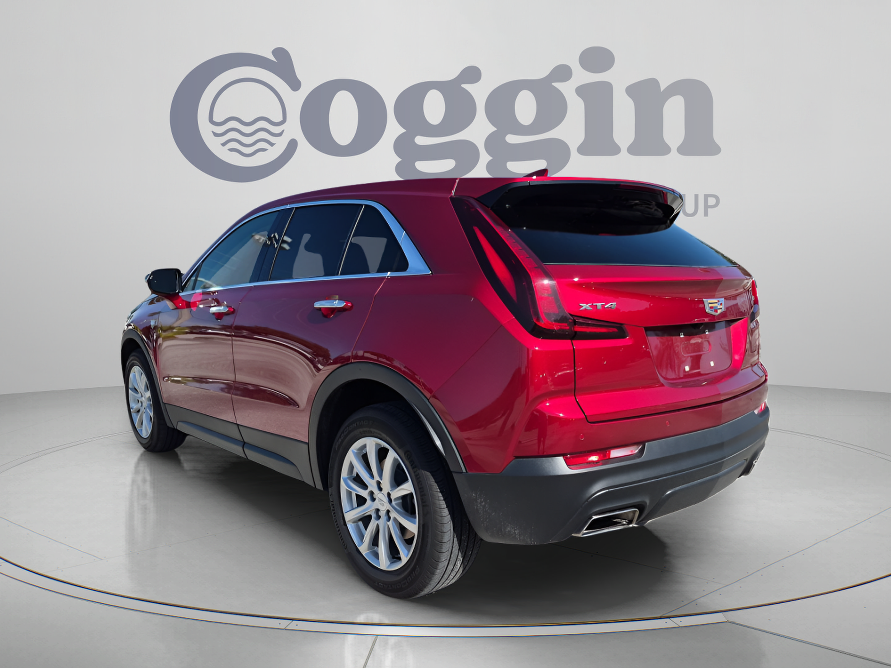 Used 2023 Cadillac XT4 Luxury w/ Driver Awareness Package FWD image 4