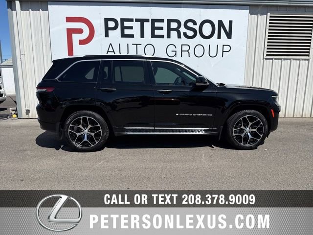 Used 2022 Jeep Grand Cherokee Summit AWD/4WD image 3