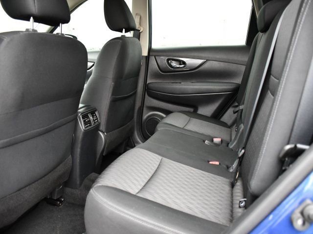 Used 2017 Nissan Rogue SV w/ SV Premium Package image 16