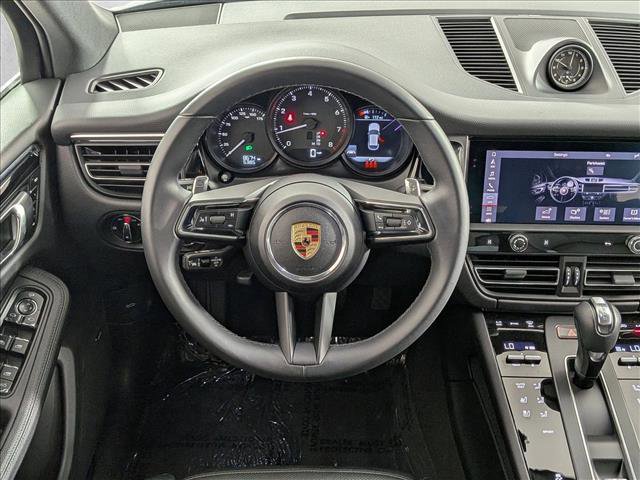 Certified 2025 Porsche Macan AWD/4WD image 16