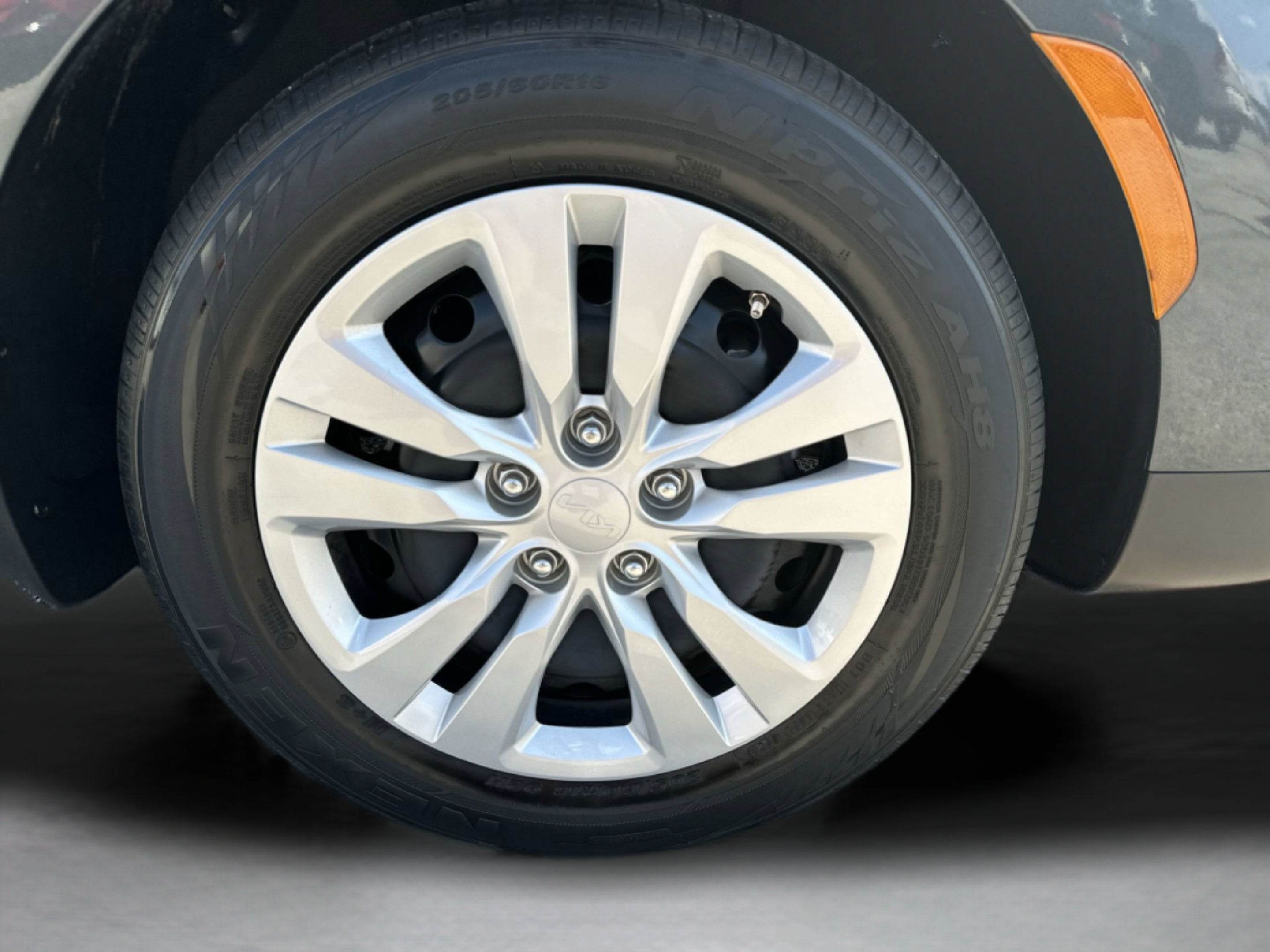 Used 2025 Kia Soul LX FWD image 28