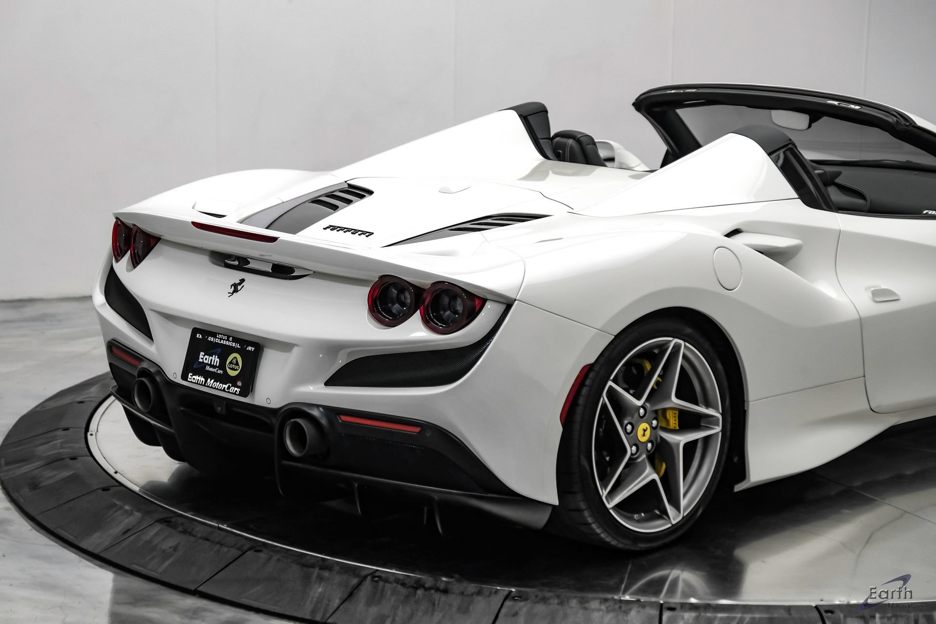 Used 2022 Ferrari F8 Tributo RWD image 25