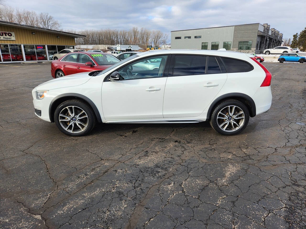 Used 2015 Volvo V60 T5 Cross Country Platinum w/ Climate Package image 3