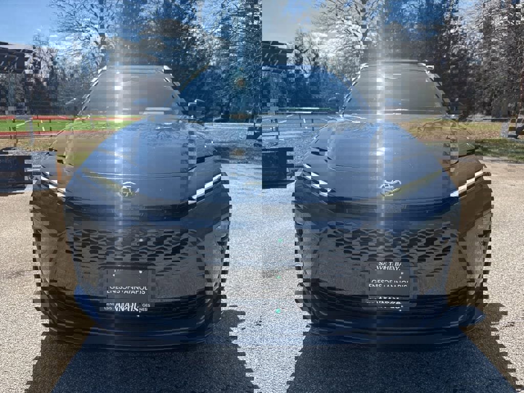 Used 2025 Toyota Crown Signia XLE image 3