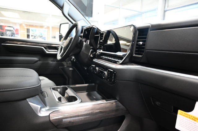 New 2026 Chevrolet Silverado 3500 LTZ w/ LTZ Premium Package AWD/4WD image 17