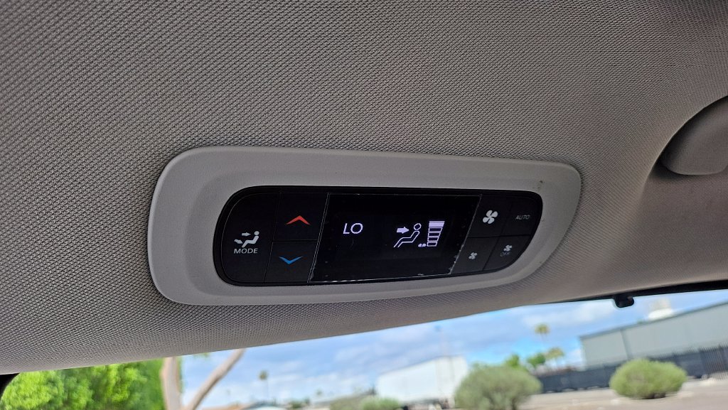 Used 2022 Chrysler Pacifica Touring-L FWD image 39
