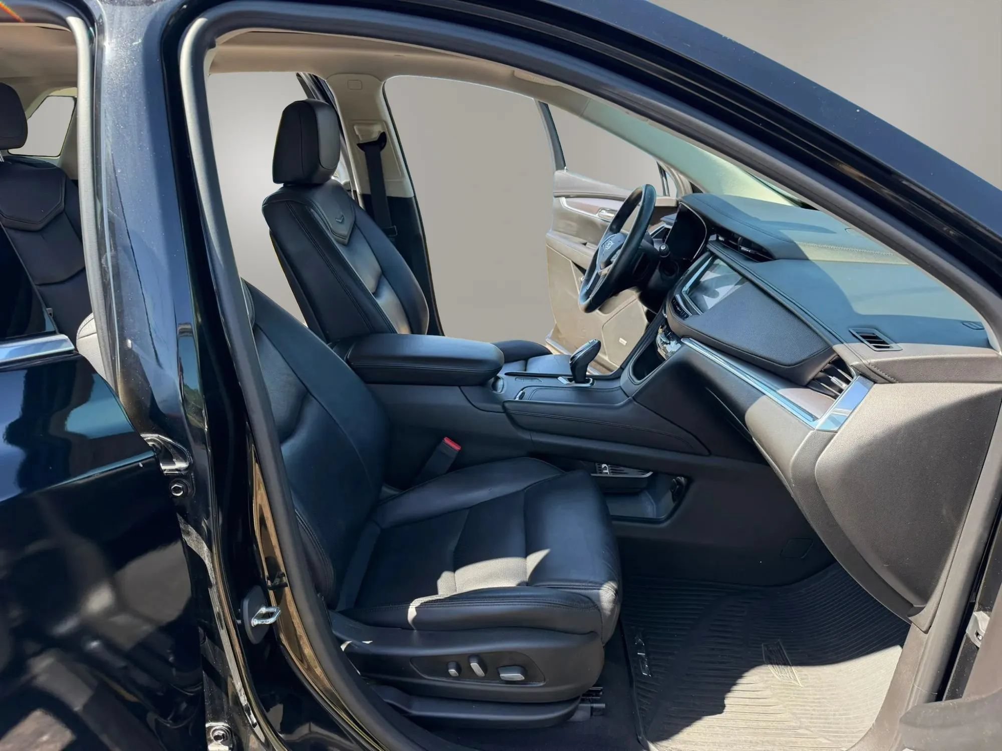 Used 2017 Cadillac XT5 Luxury w/ Driver Awareness Package AWD/4WD image 17
