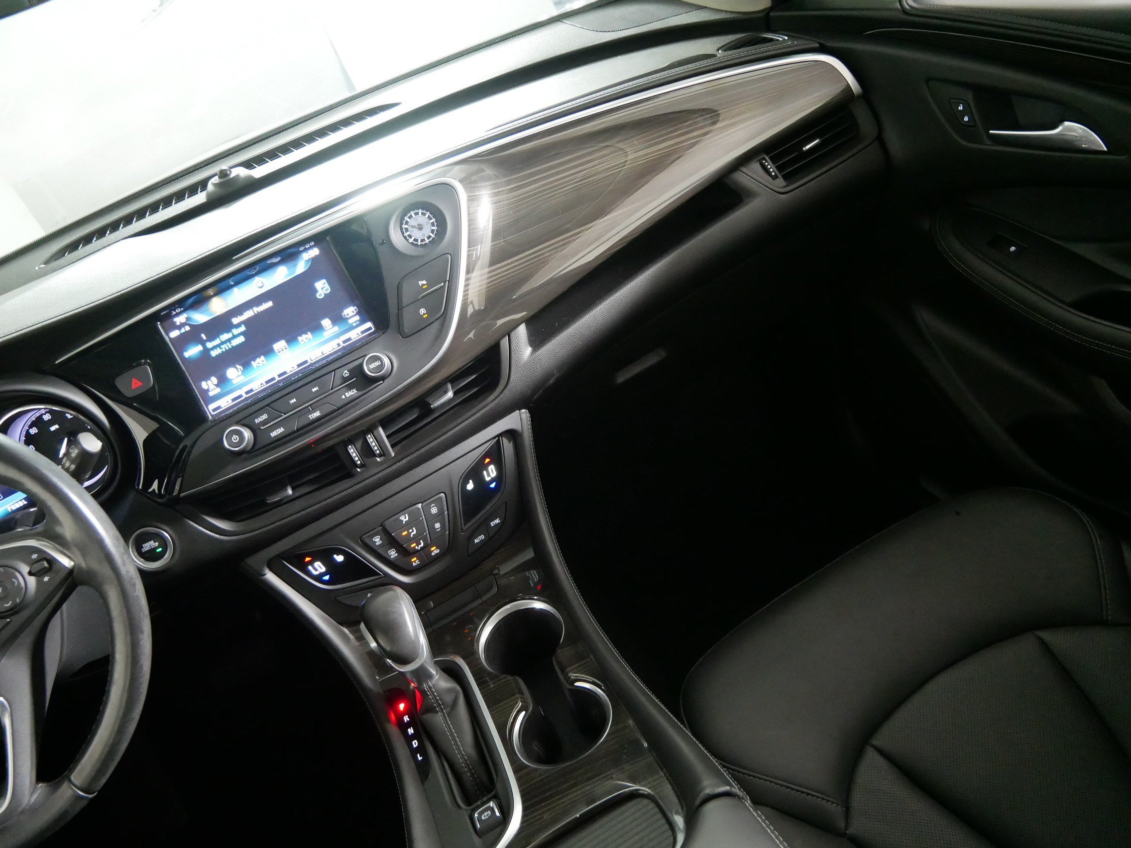 Used 2020 Buick Envision Essence FWD image 11