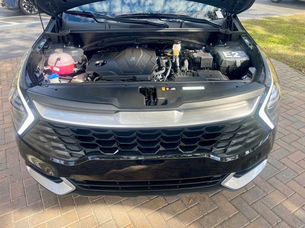 Used 2025 Kia Sportage LX image 17