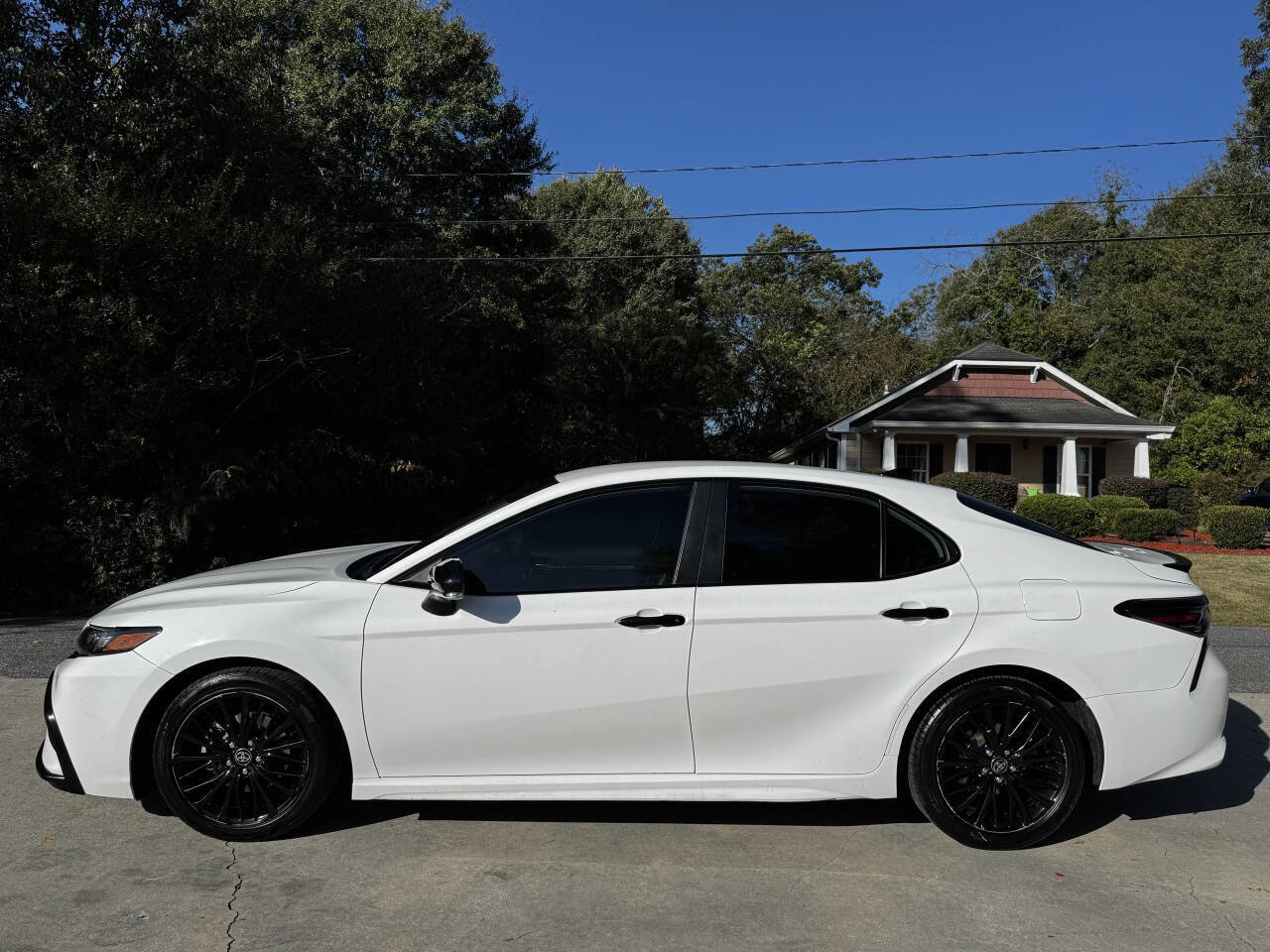Used 2021 Toyota Camry SE w/ Convenience Package image 5
