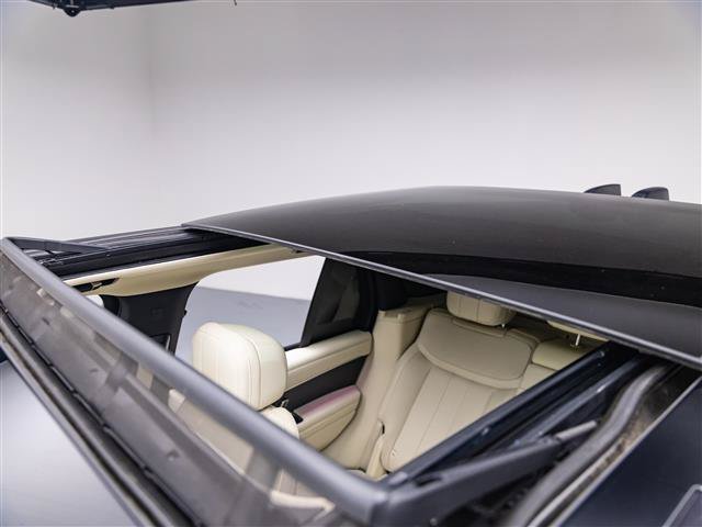 Used 2023 Land Rover Range Rover SE AWD/4WD image 12