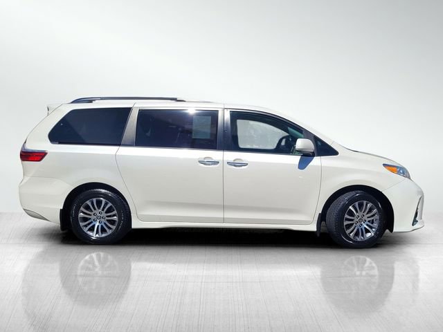 Used 2020 Toyota Sienna XLE image 3
