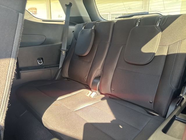 Used 2023 Ford Explorer XLT image 11