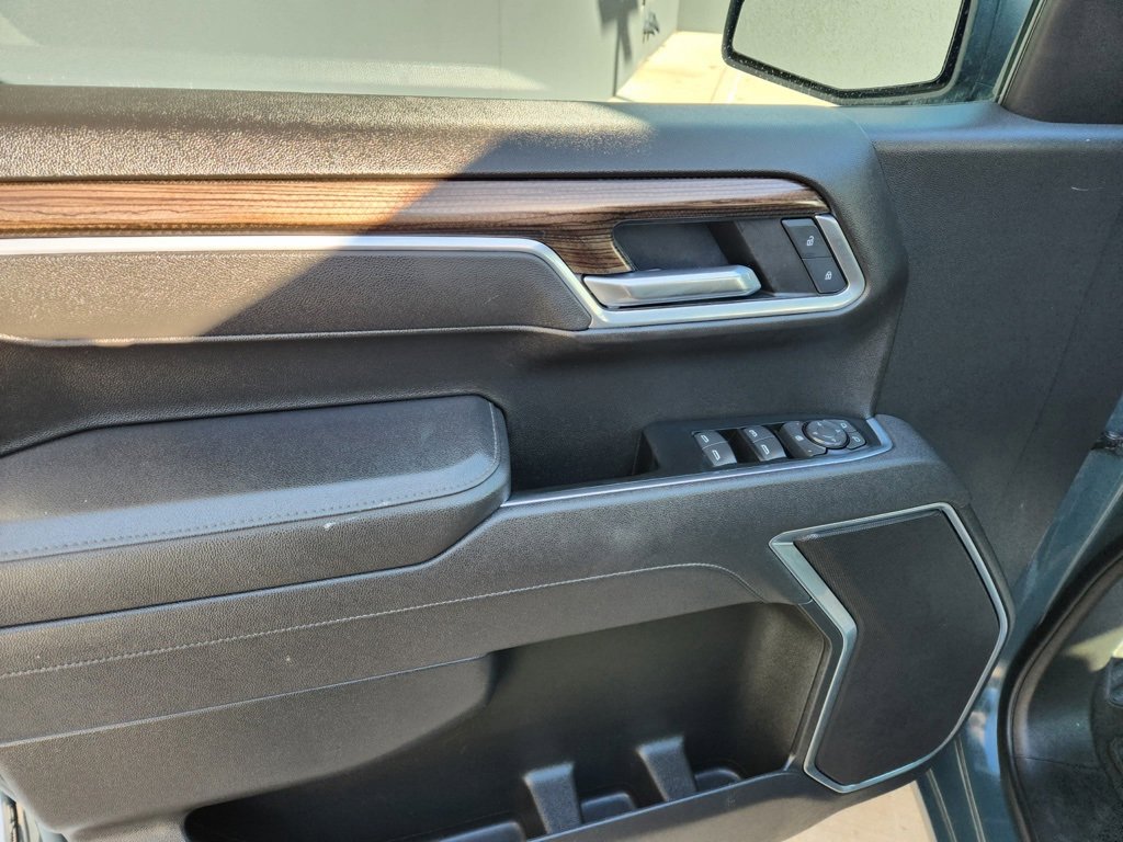 Used 2025 Chevrolet Silverado 1500 LT image 8