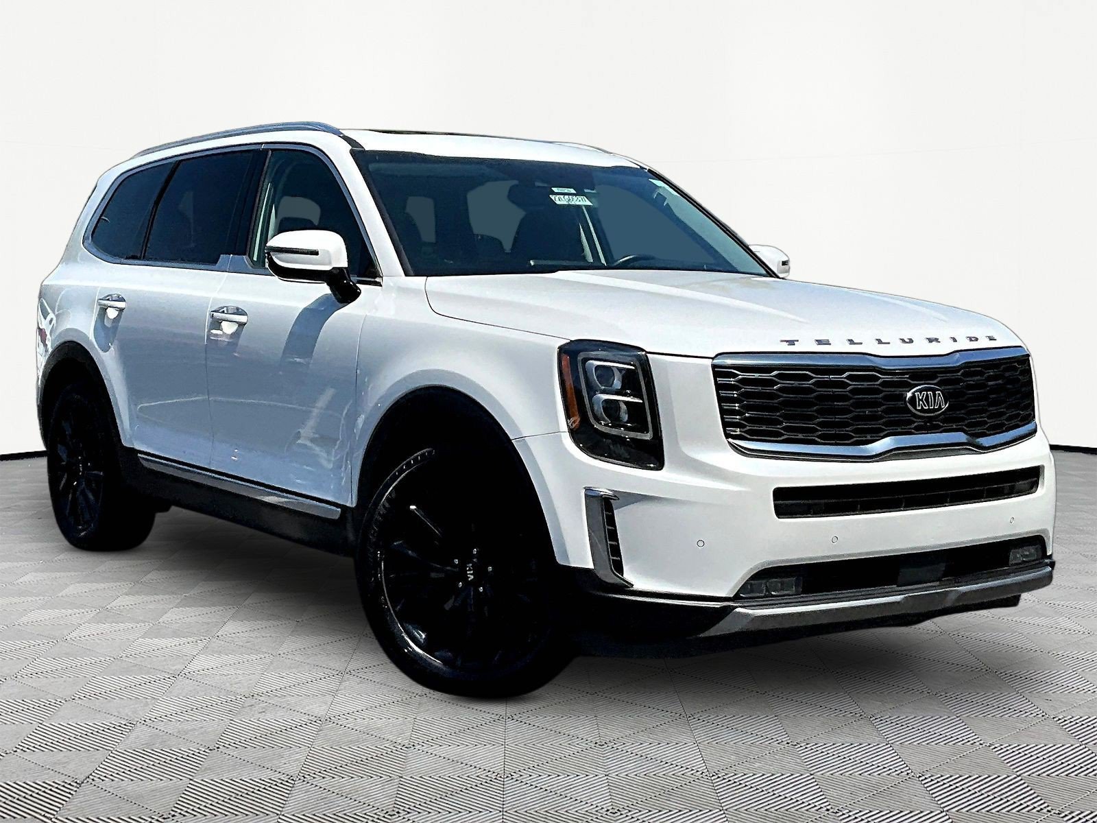 Used 2020 Kia Telluride SX w/ SX Prestige Package AWD/4WD image 3