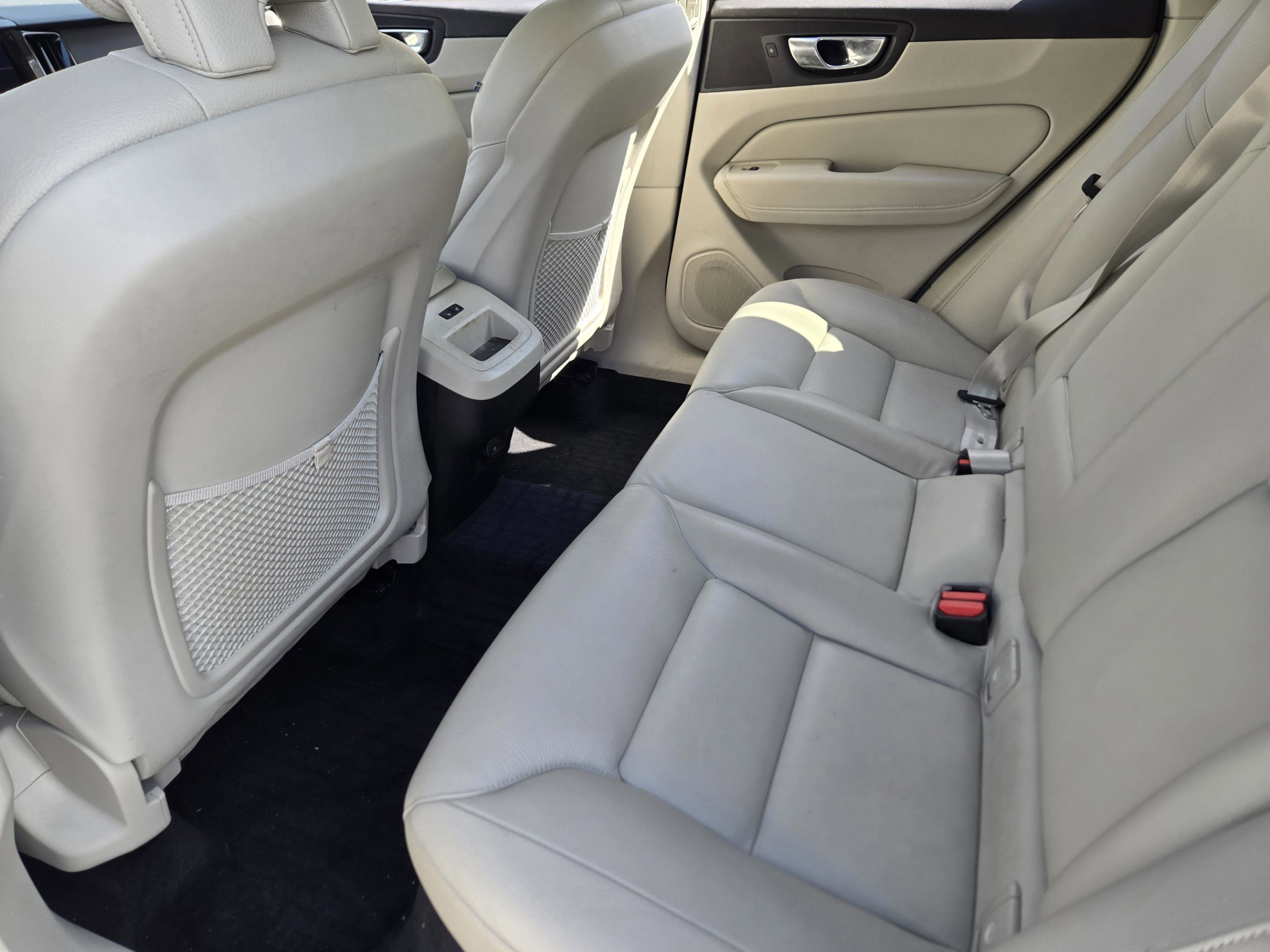 Used 2023 Volvo XC60 B5 Plus w/ Climate Package image 32