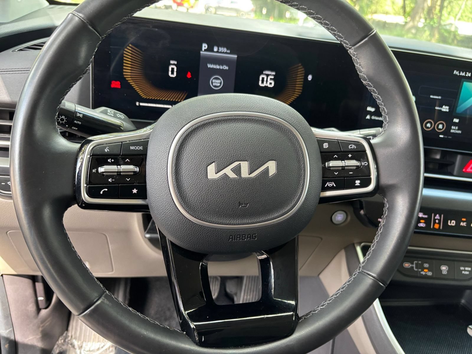 Used 2026 Kia Carnival FWD image 30