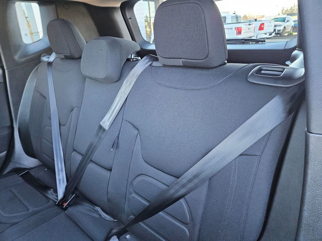 Used 2021 Jeep Renegade Latitude w/ Sun & Sound Group image 18