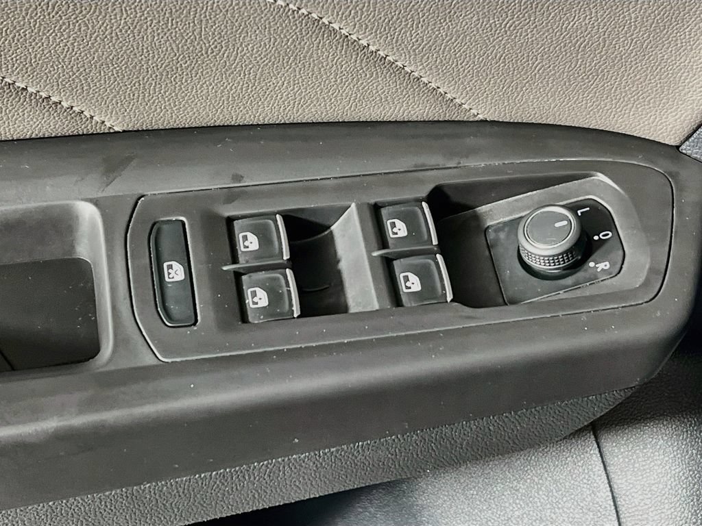Used 2022 Volkswagen Atlas Cross Sport SE AWD/4WD image 16