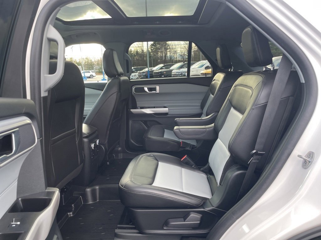 Used 2023 Ford Explorer XLT w/ Equipment Group 202A image 25
