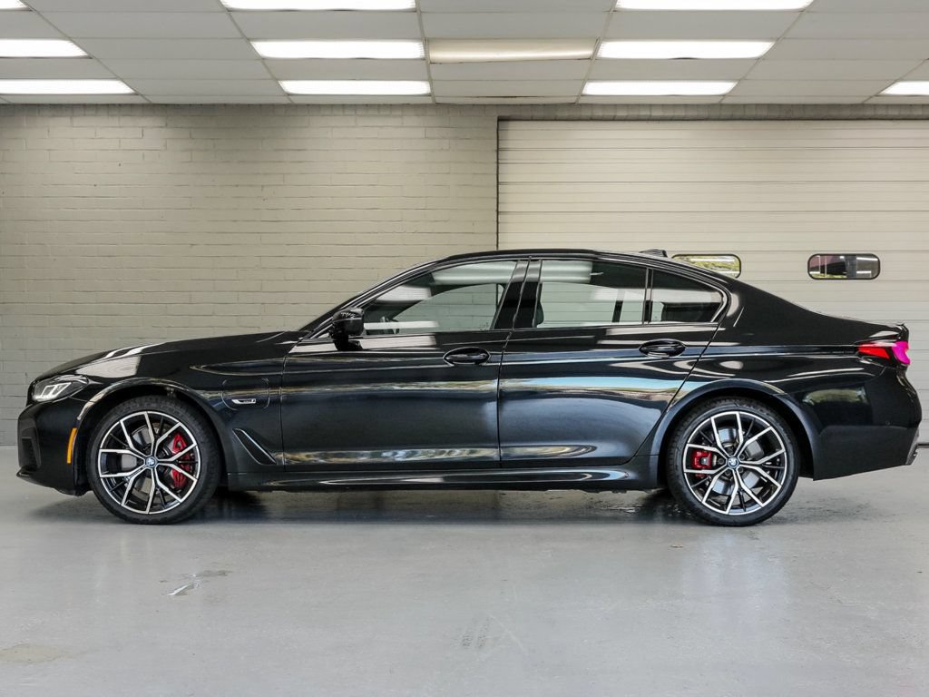 Used 2023 BMW 530e xDrive w/ Premium Package AWD/4WD image 4