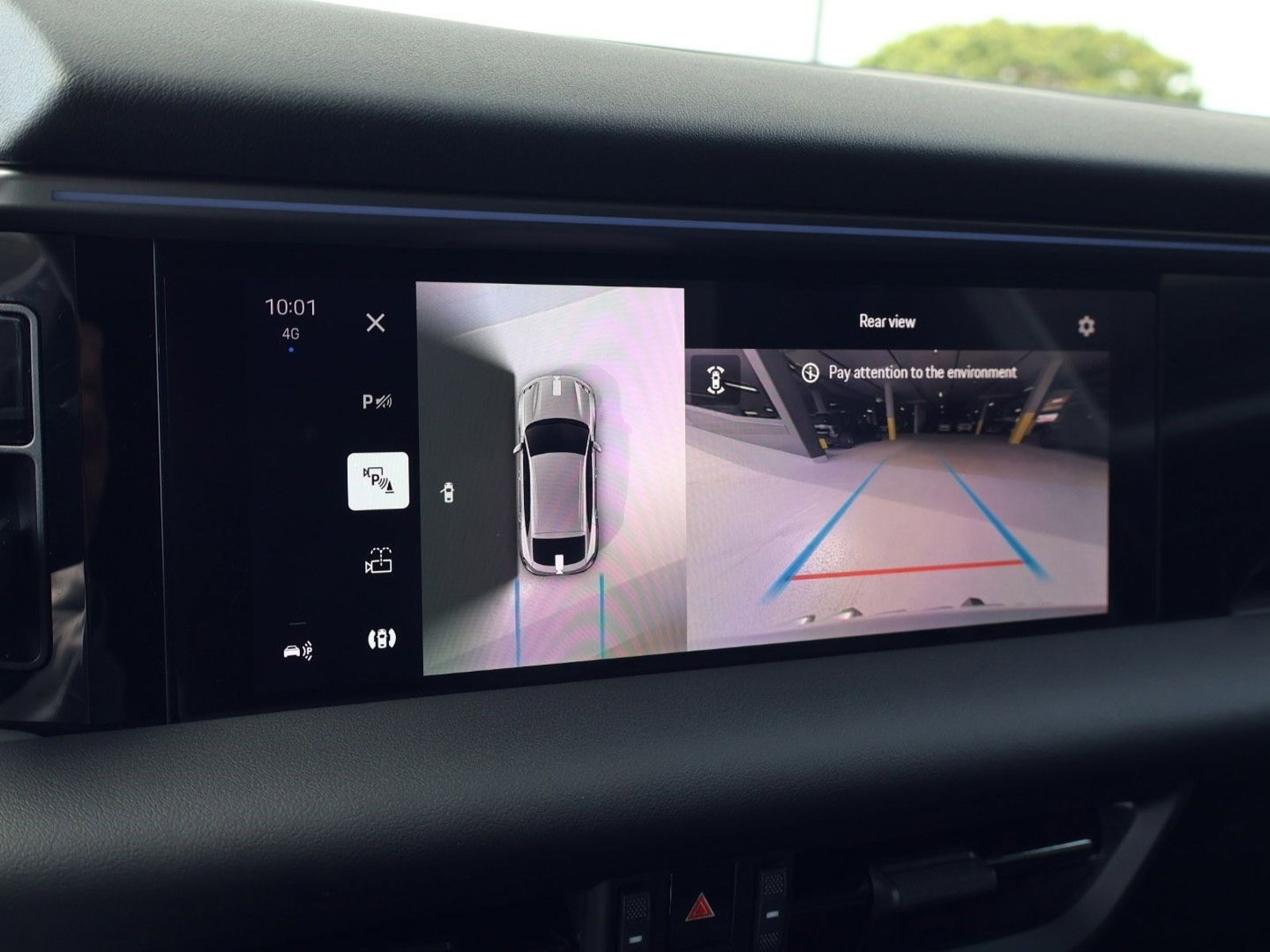 Certified 2025 Porsche Macan Electric RWD image 19