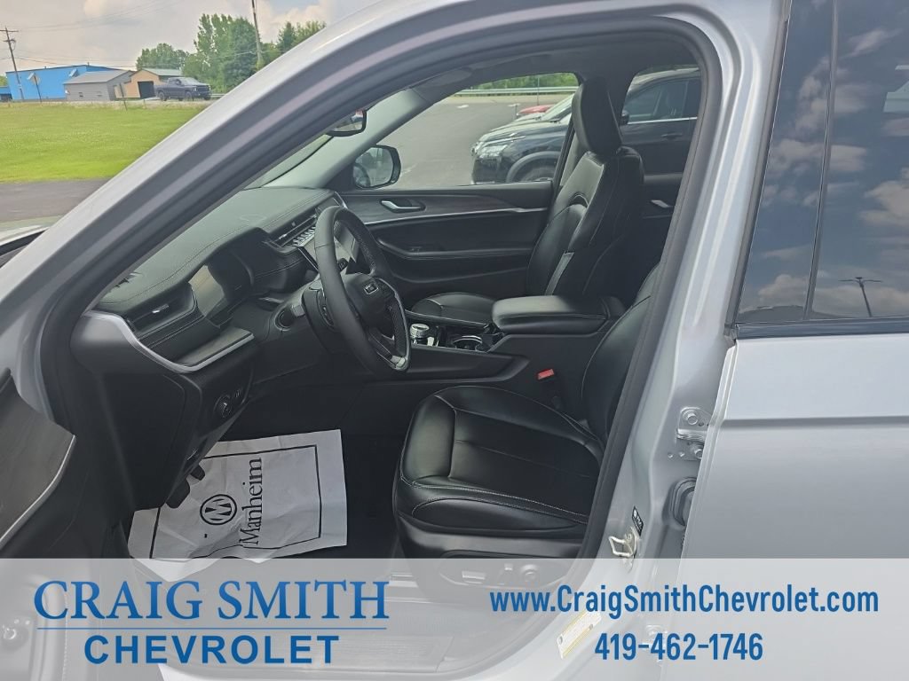 Used 2023 Jeep Grand Cherokee Limited AWD/4WD image 12