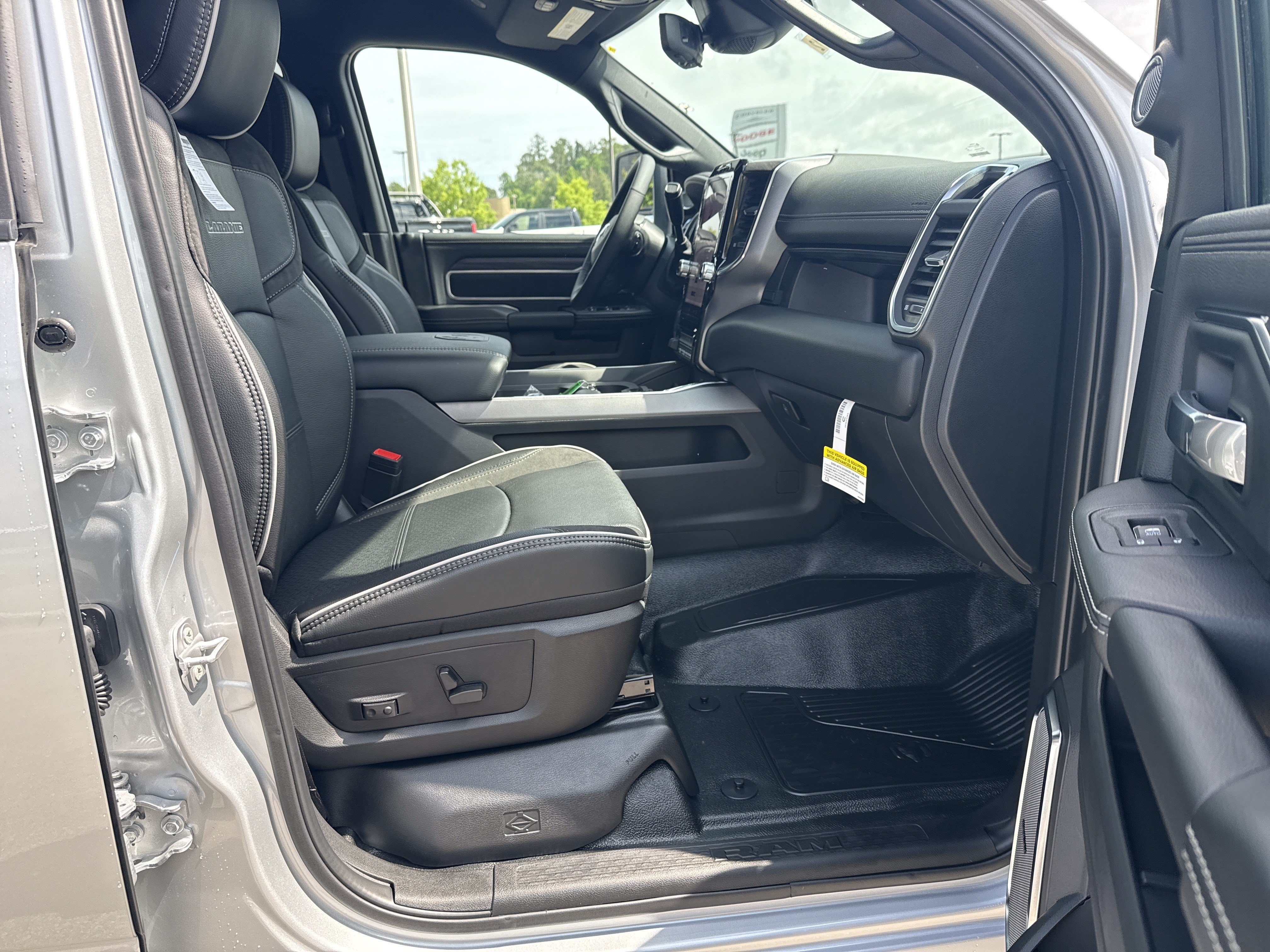 New 2026 RAM 3500 Big Horn w/ Laramie Trim Package AWD/4WD image 16