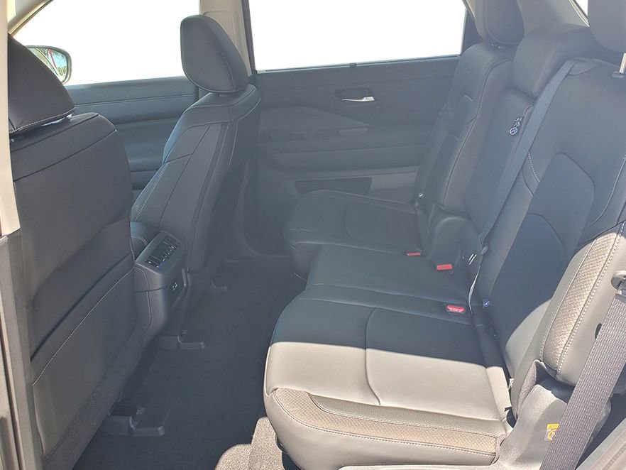 New 2025 Nissan Pathfinder SL w/ Black Appearance Package image 13