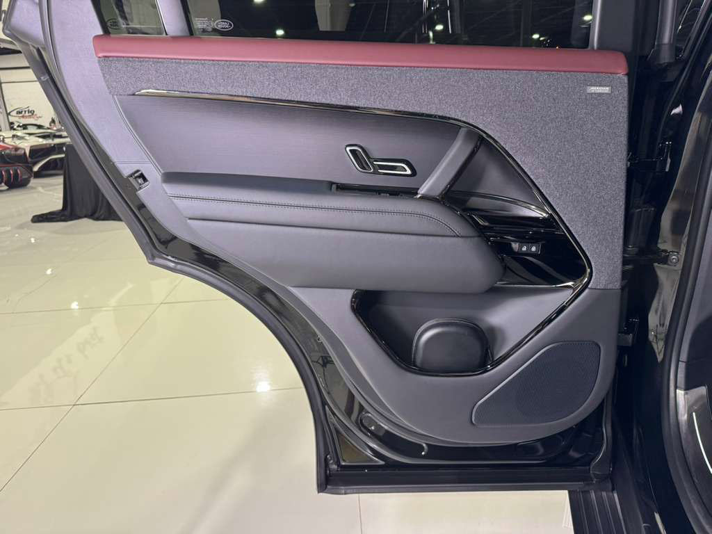 Used 2024 Land Rover Range Rover Sport Autobiography image 43