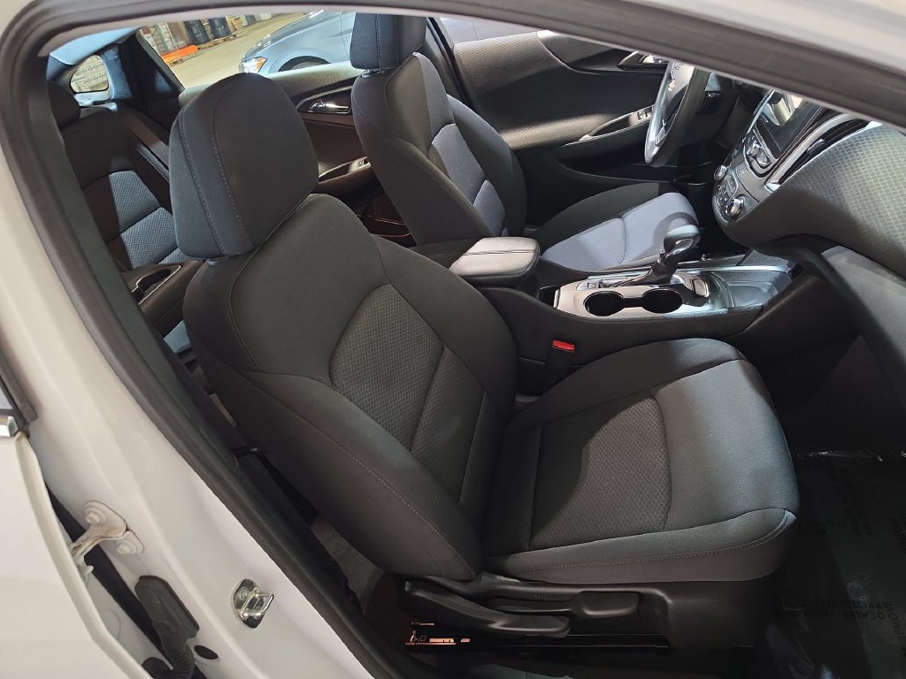 Used 2023 Chevrolet Malibu LT FWD image 24