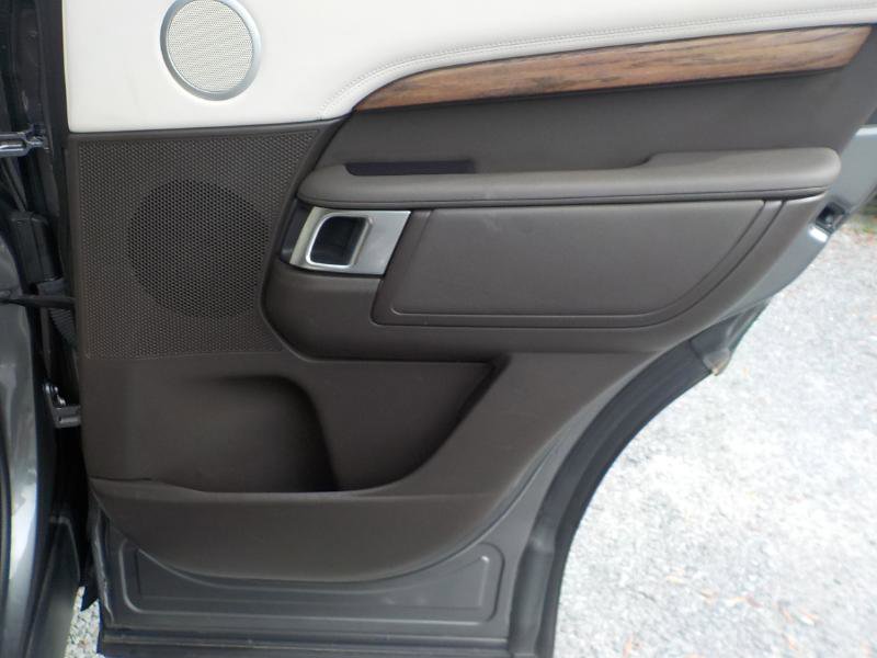 Used 2017 Land Rover Discovery HSE image 42