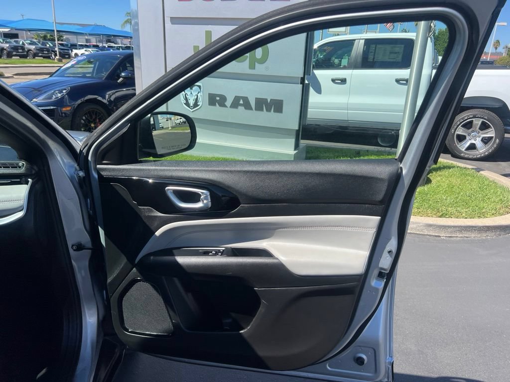 Used 2025 Jeep Compass Limited AWD/4WD image 37