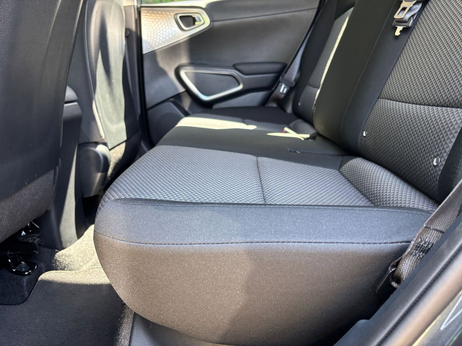 Used 2025 Kia Soul LX w/ LX Technology Package FWD image 24
