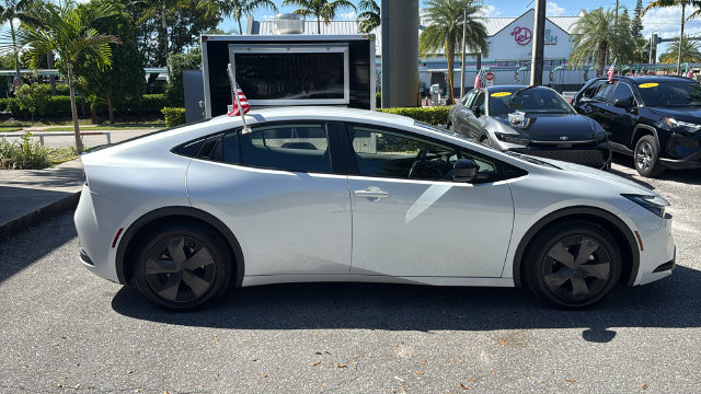 Used 2024 Toyota Prius LE FWD image 10