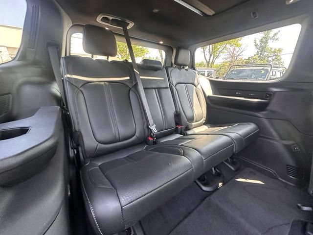 Used 2025 Jeep Wagoneer Series III w/ Premium Group I AWD/4WD image 31