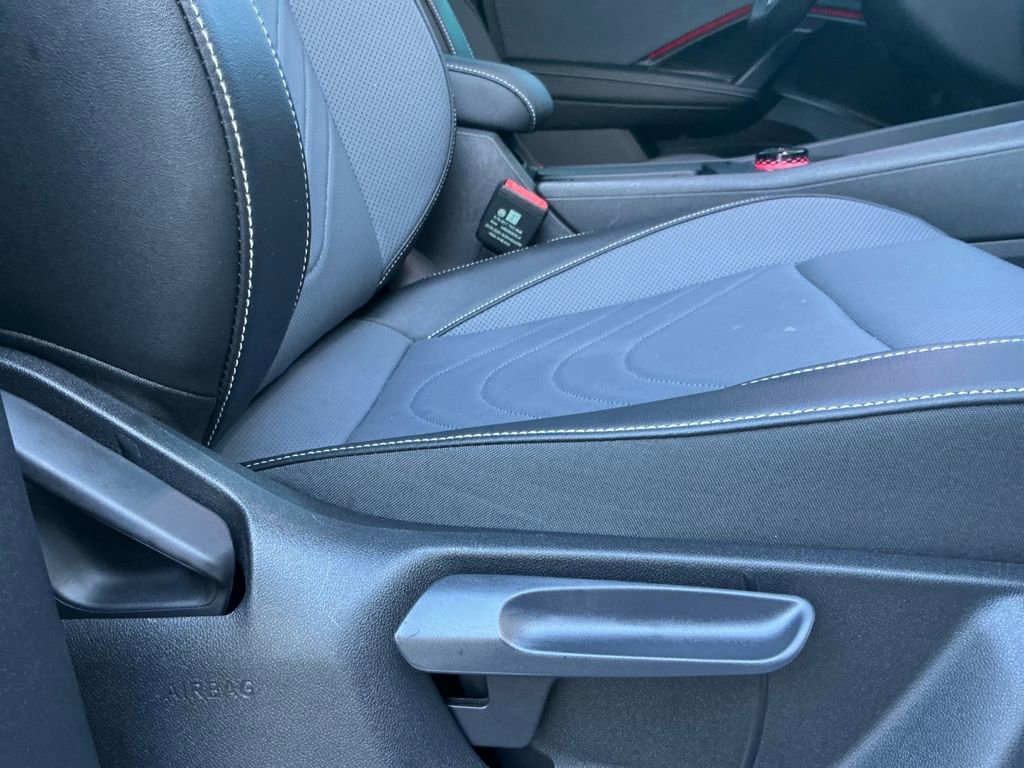 Used 2025 Volkswagen Tiguan SE R-Line image 17