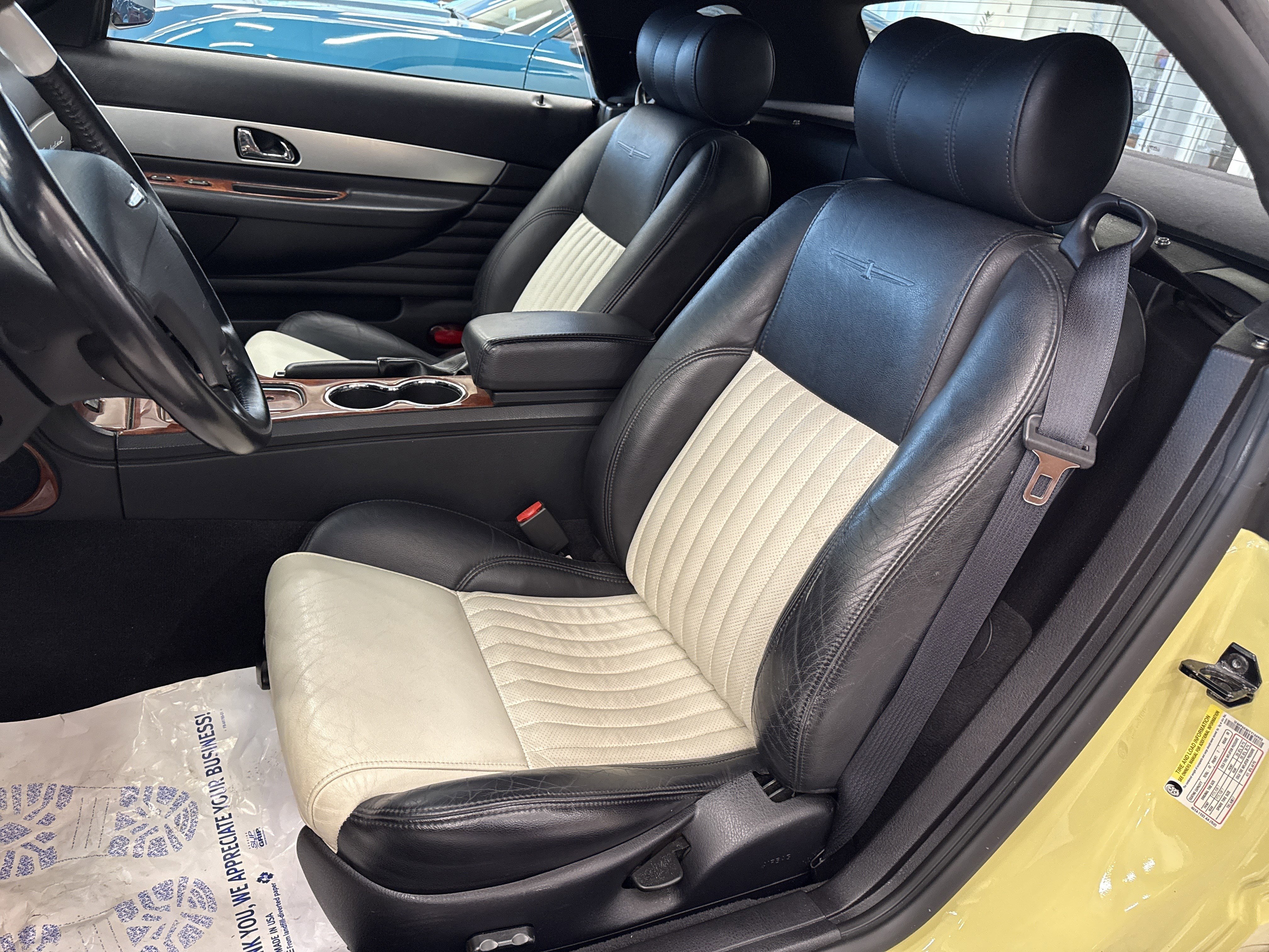 Used 2005 Ford Thunderbird image 16