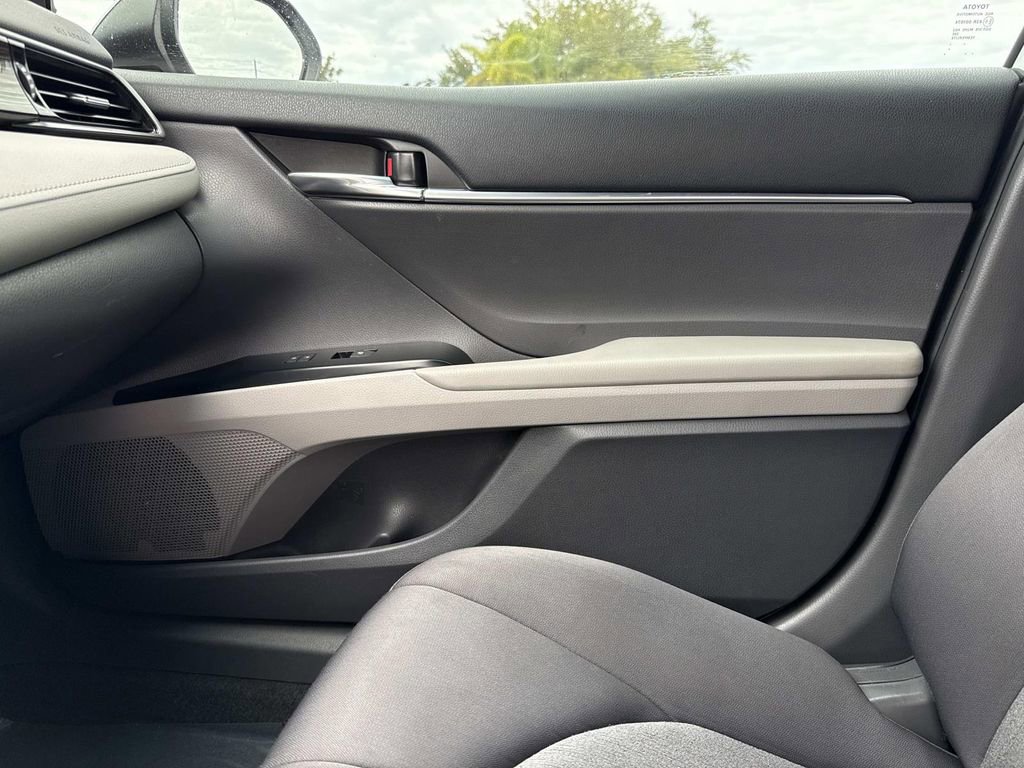 Used 2020 Toyota Camry LE image 27