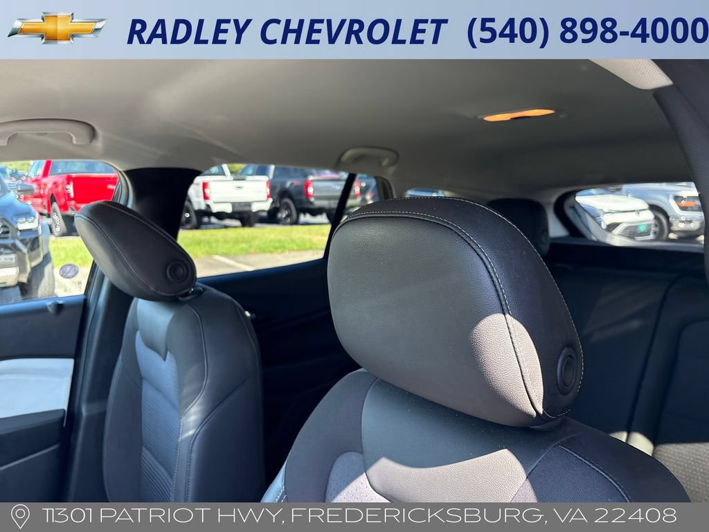 Certified 2025 Chevrolet Trax LT w/ LT Convenience Package FWD image 2