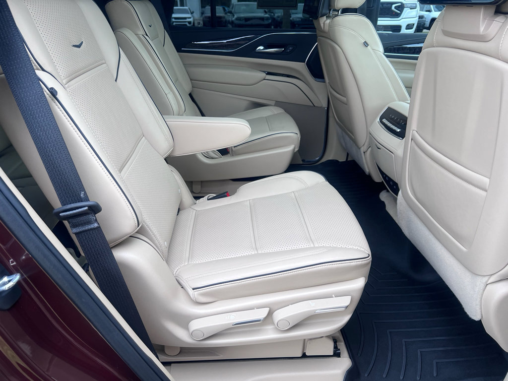 Used 2023 Cadillac Escalade Premium Luxury w/ Performance Package AWD/4WD image 14