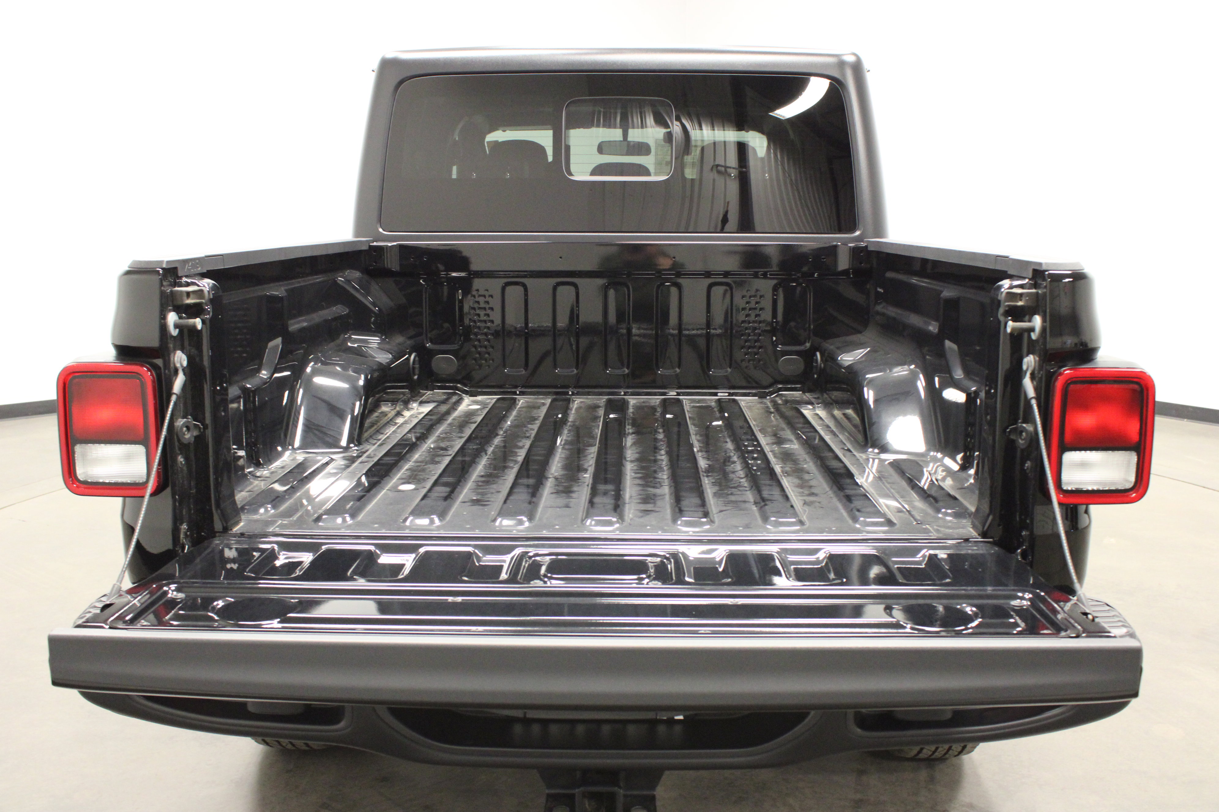 Used 2023 Jeep Gladiator Sport image 15