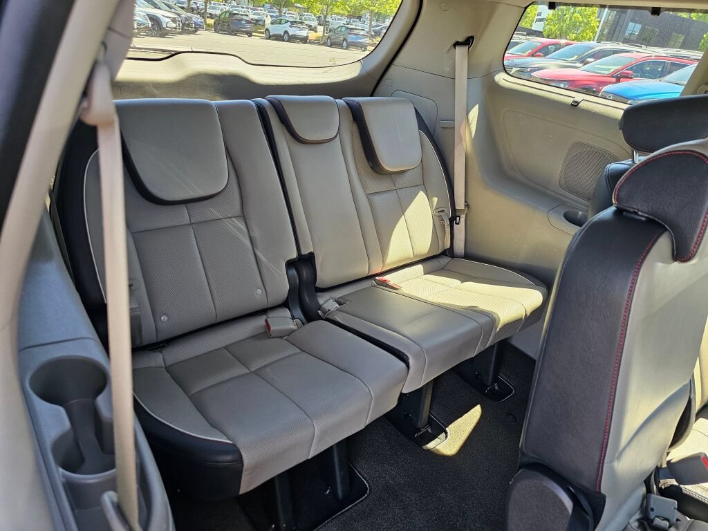 Used 2017 Kia Sedona LX w/ LX Essentials Premium Package FWD image 27