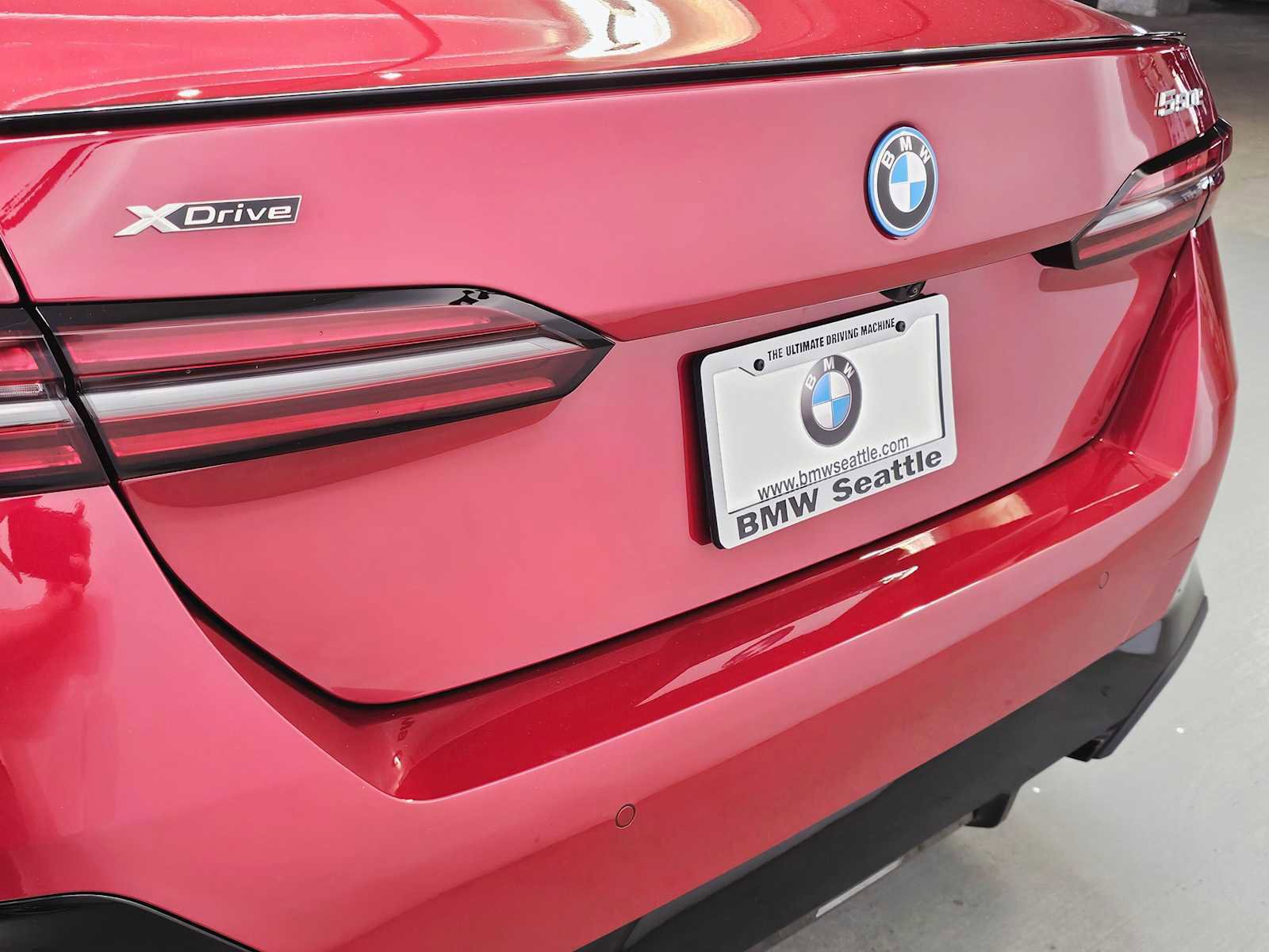 New 2026 BMW 550e xDrive w/ Premium Package image 7