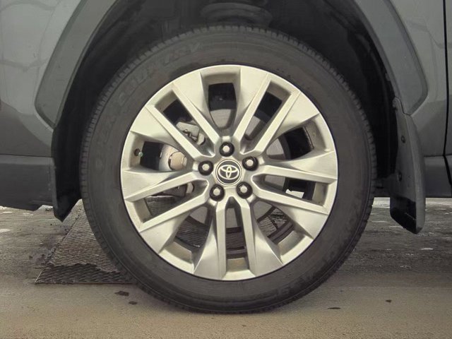 Used 2023 Toyota RAV4 XLE Premium image 57