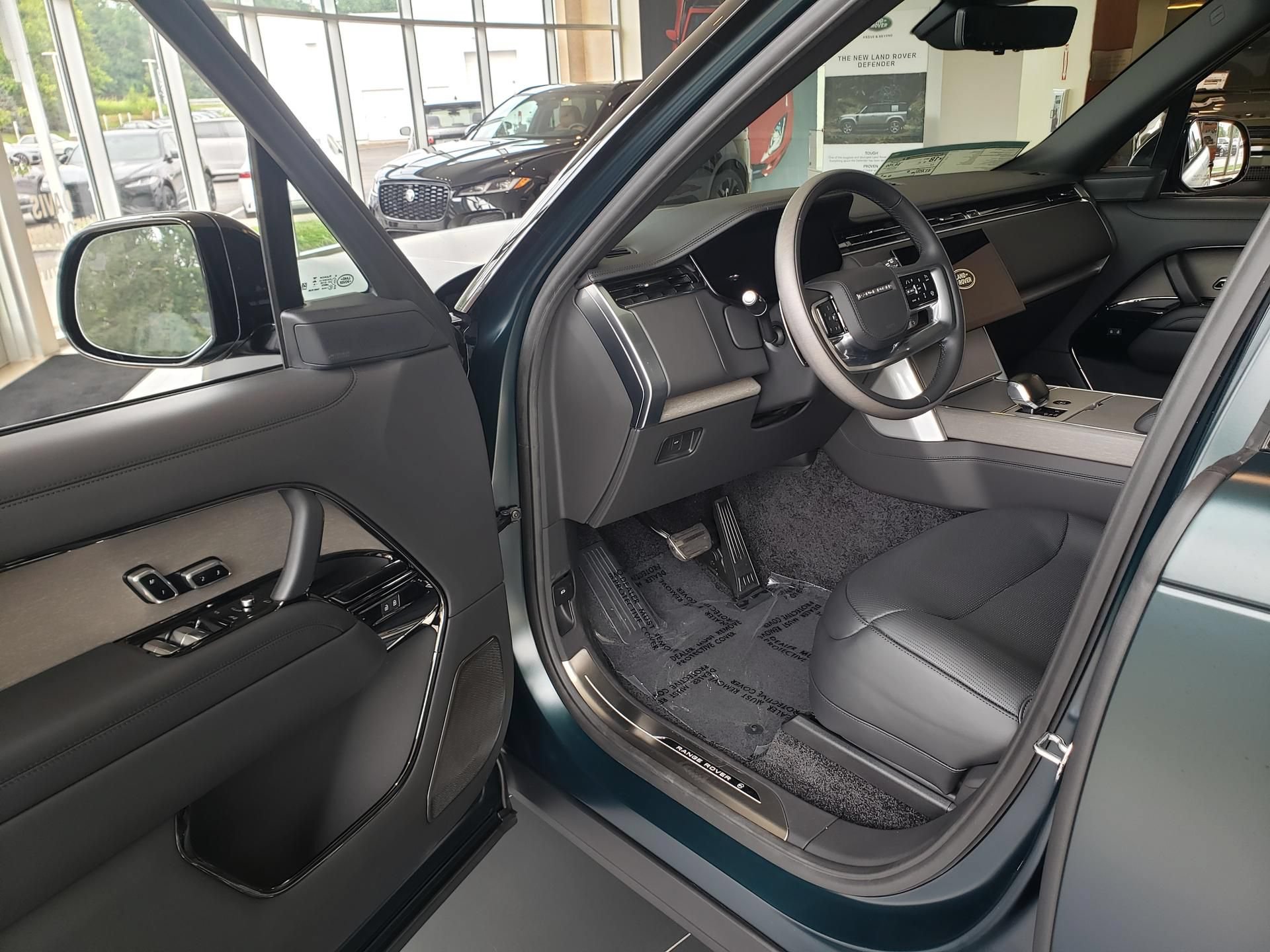 New 2026 Land Rover Range Rover SV AWD/4WD image 8