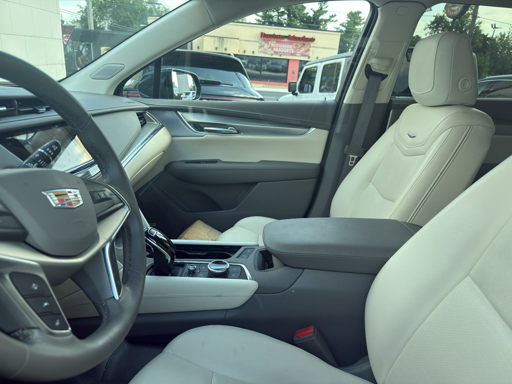 Used 2025 Cadillac XT5 Premium Luxury AWD/4WD image 9