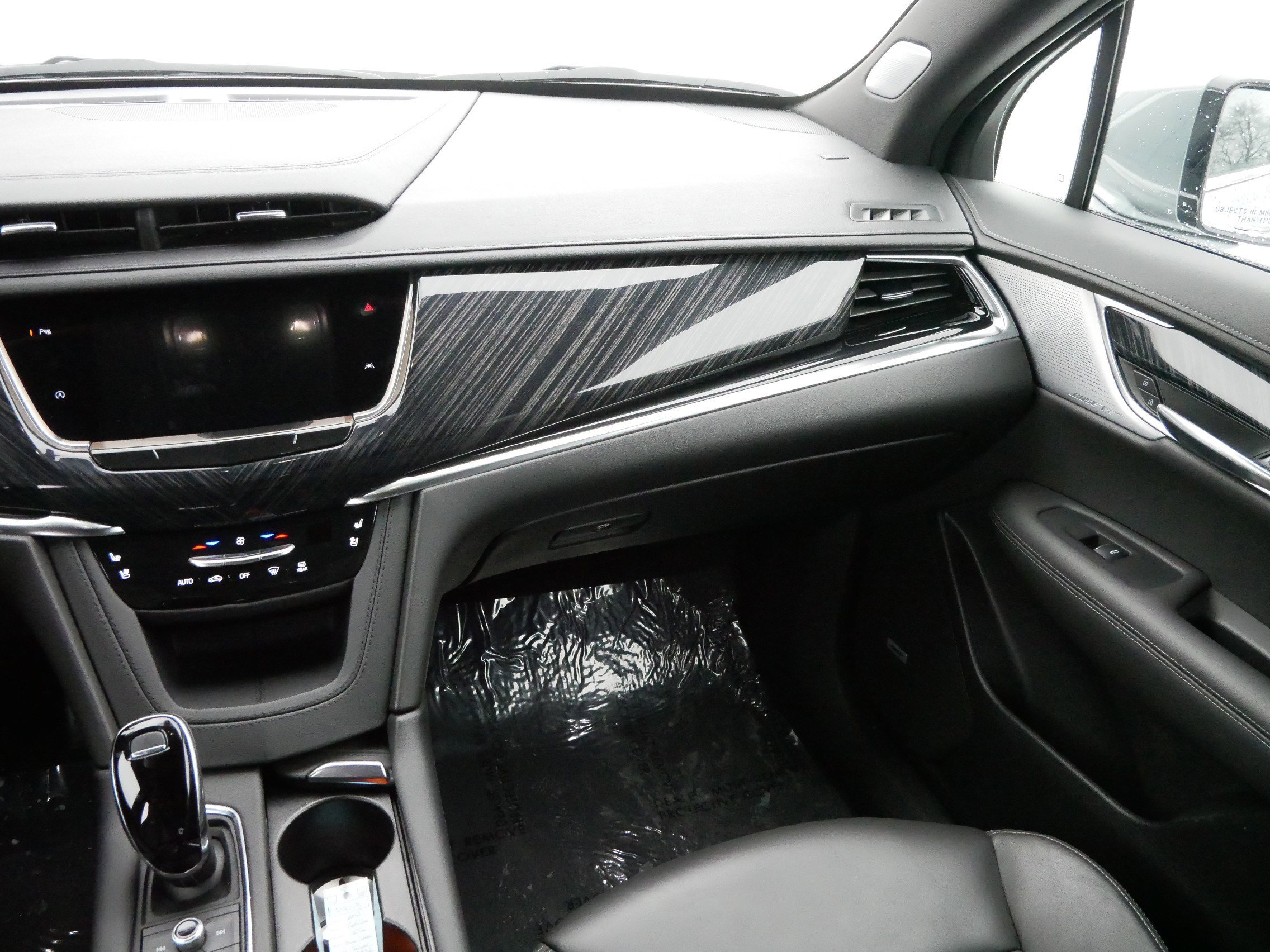 Certified 2025 Cadillac XT6 Premium Luxury image 11