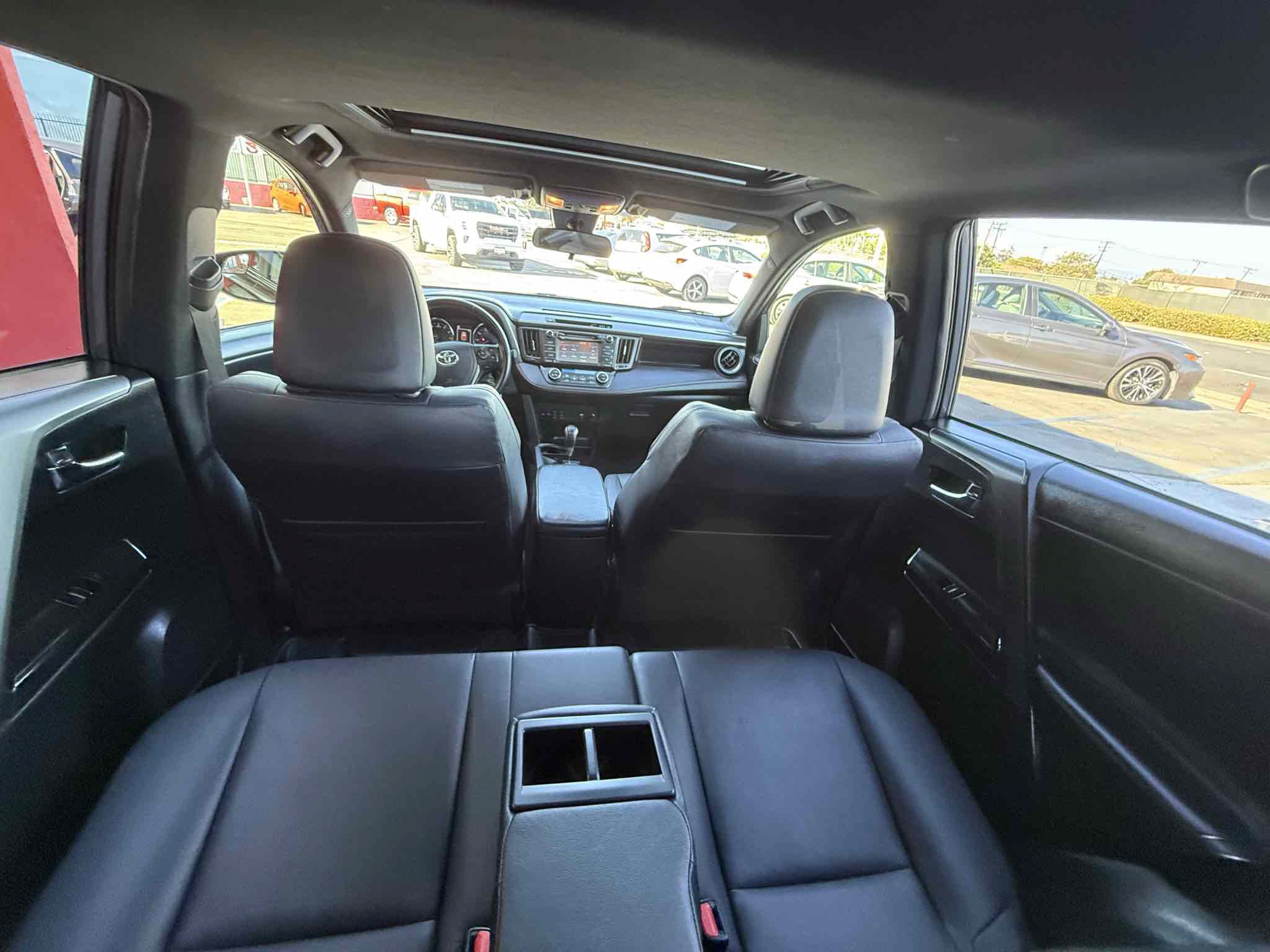 Used 2018 Toyota RAV4 SE w/ All Weather Liner Package FWD image 86