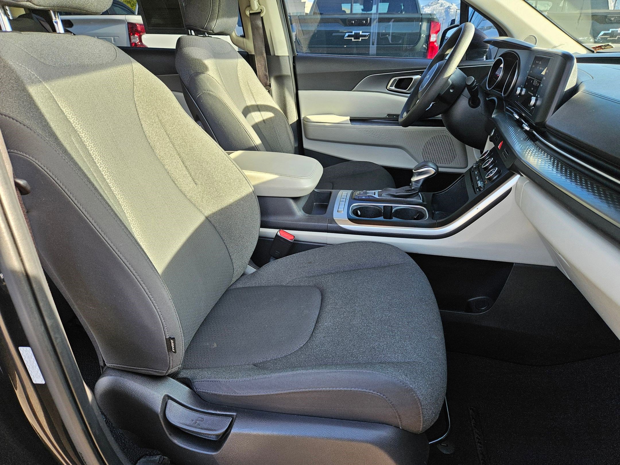 Used 2022 Kia Carnival LX image 30